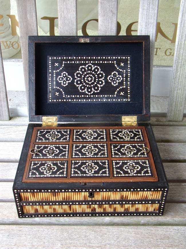 A fine 19th century Porcupine quill, ebony and inlaid ivory trinket or jewelery box — image 3
